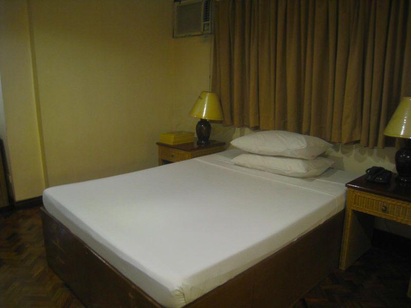 Salcedo Suites Makati City Екстер'єр фото