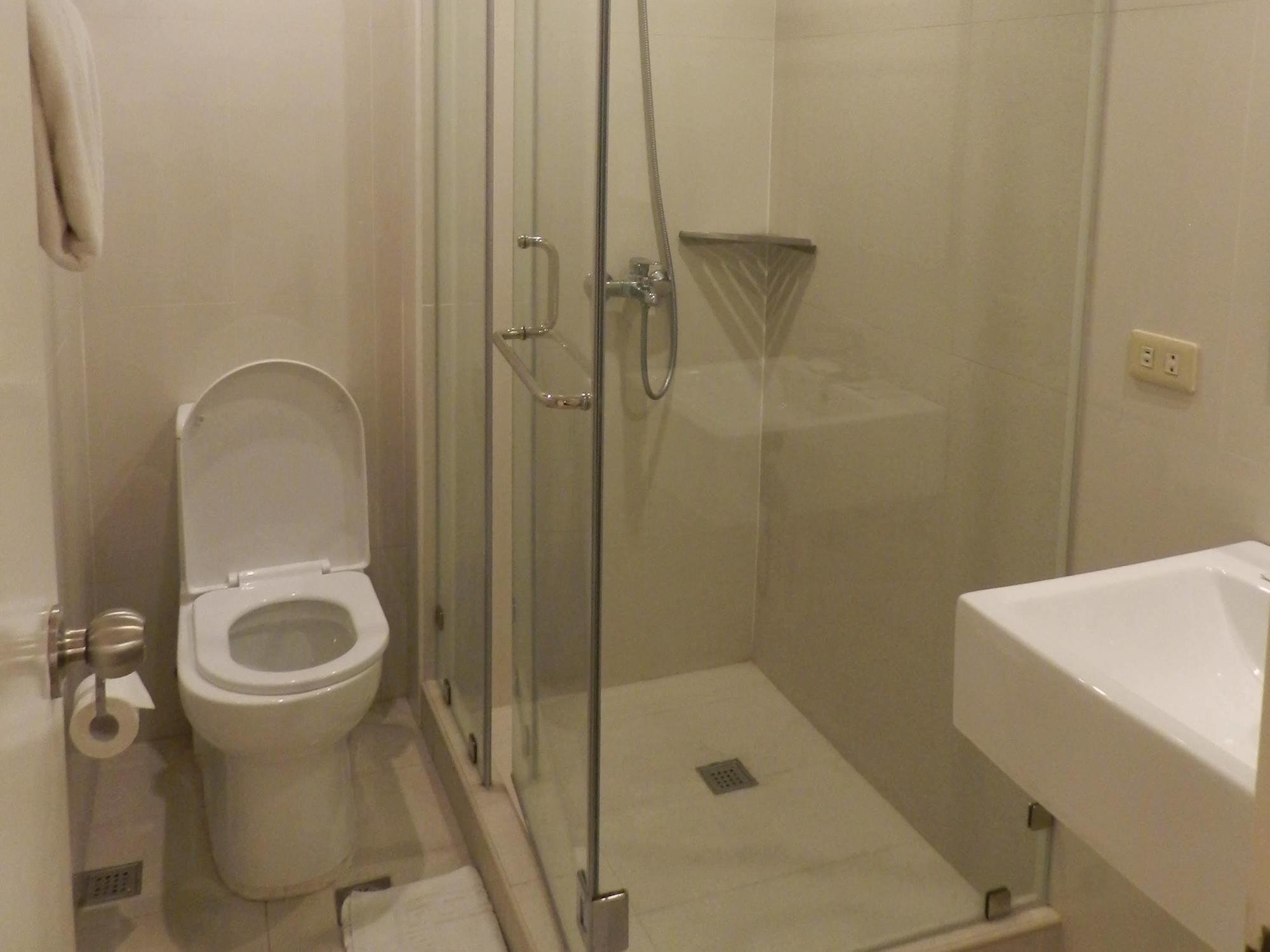 Salcedo Suites Makati City Екстер'єр фото