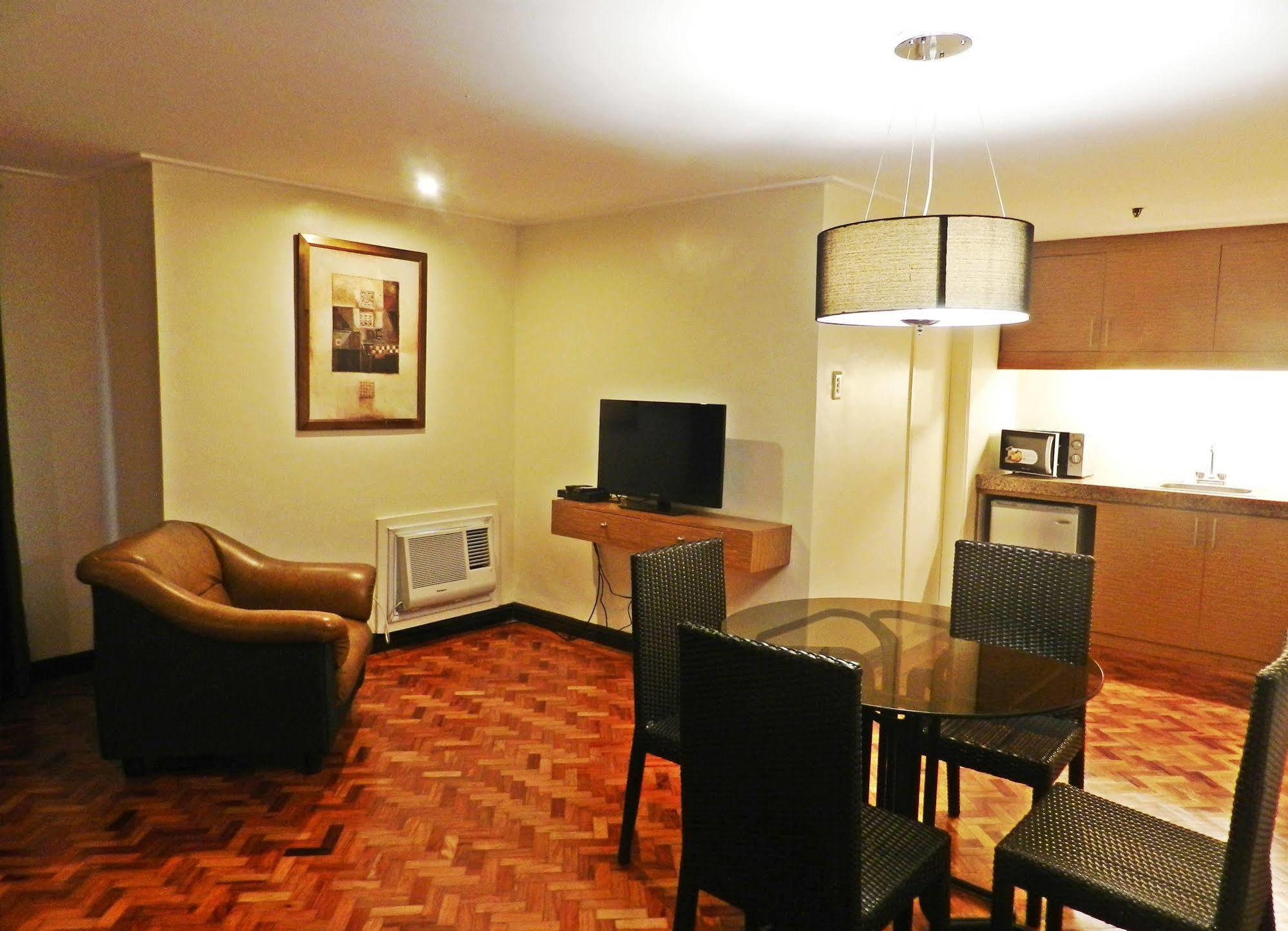 Salcedo Suites Makati City Екстер'єр фото