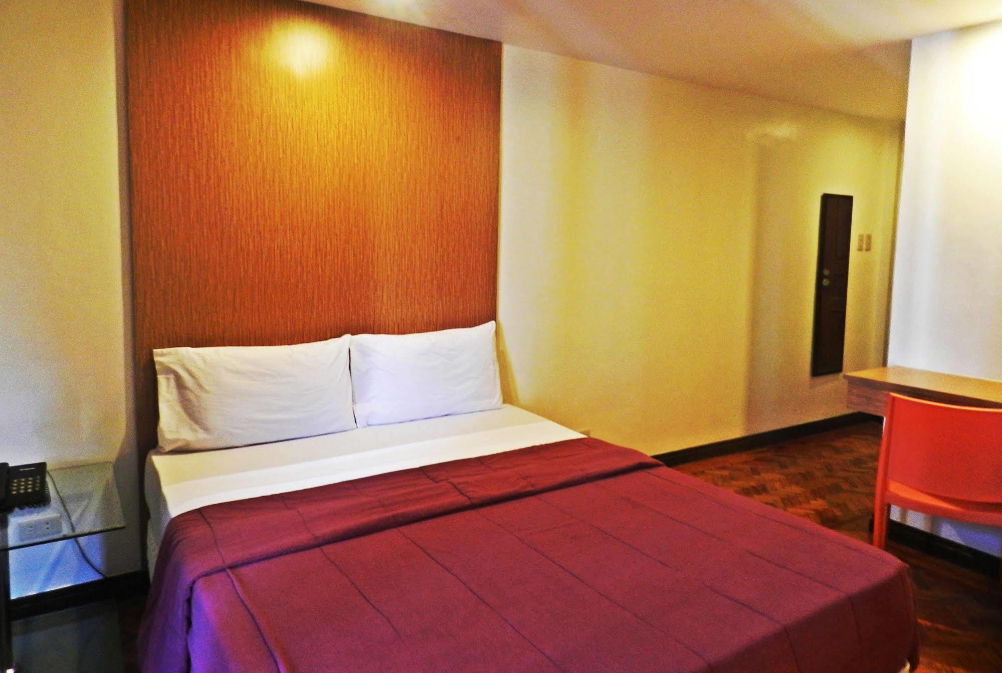 Salcedo Suites Makati City Екстер'єр фото