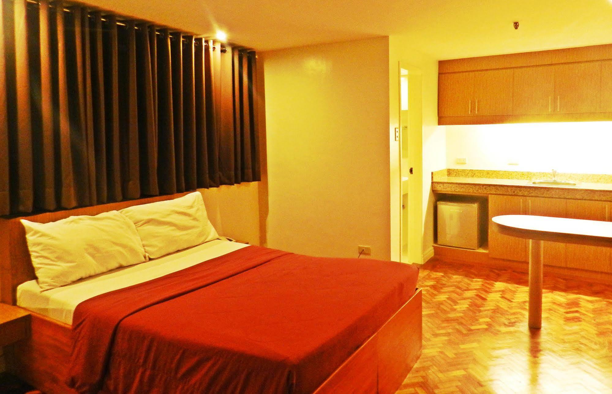 Salcedo Suites Makati City Екстер'єр фото