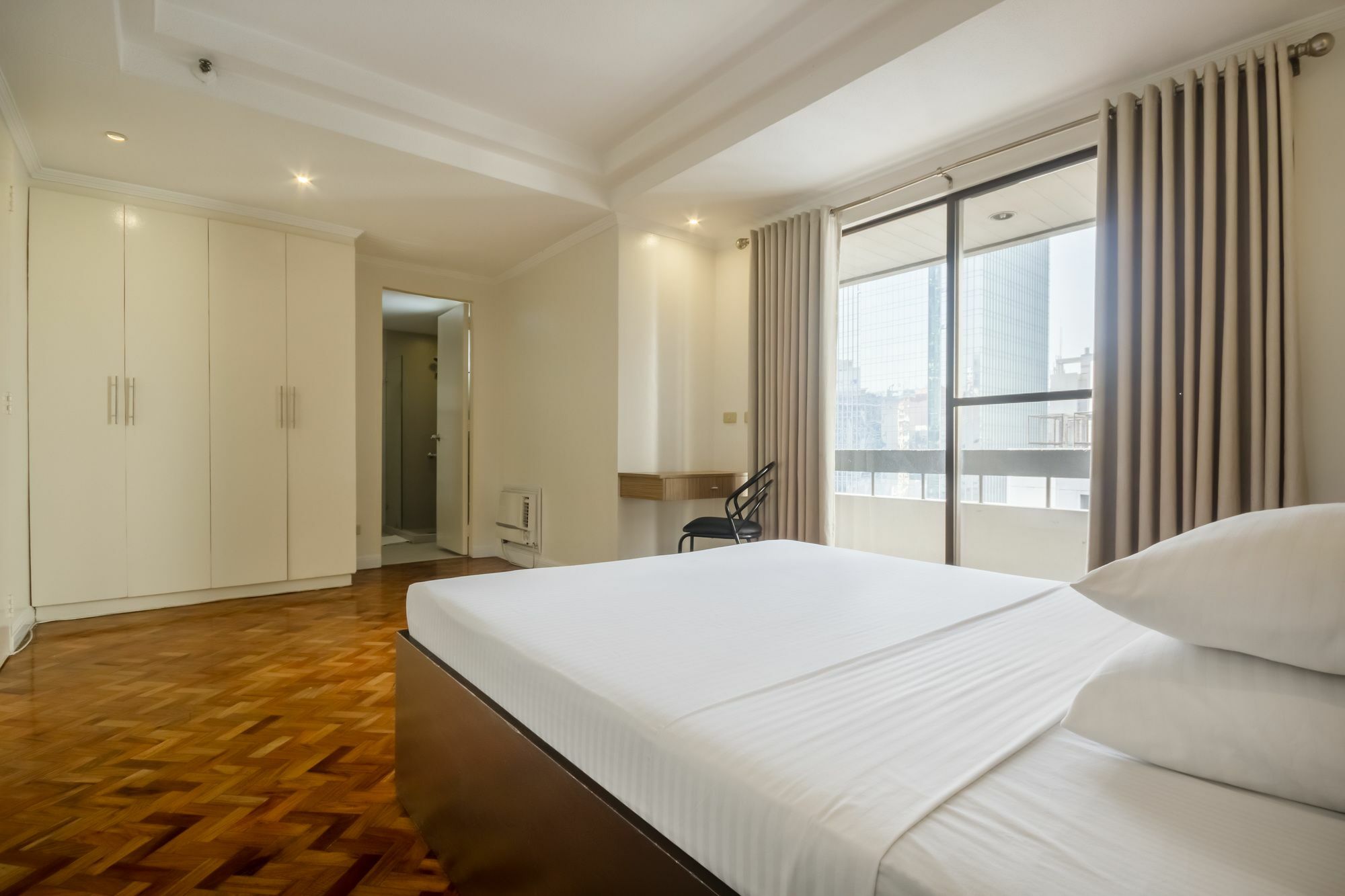 Salcedo Suites Makati City Екстер'єр фото
